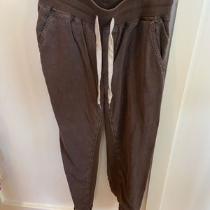 Women’s Aerie joggers.